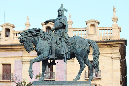 Jaime I Catalan King Statue, Plaza Alfonso El Magnanimo, Valencia, Spain