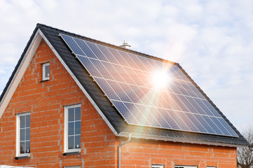 Fototapeta premium newjy built house with solar system on roof