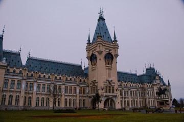 Fototapeta na wymiar Palacio cultural de Iasi, Rumanía