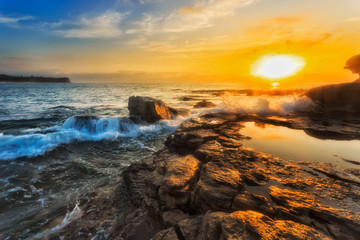 Sea turim splash sun east