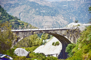 Fototapeta na wymiar Ark Bridge over water stream in himachal