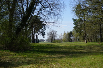 Fototapeta na wymiar Park Sacrow mit Sichtachse über die Havel