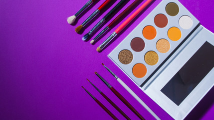 Artistic template eyeshadow palette, highlighter powder and brush set,