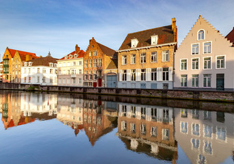 Fototapeta na wymiar Bruges. Canal Spiegel Rei.