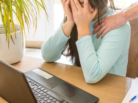 Femme harcel&eacute;e au travail 