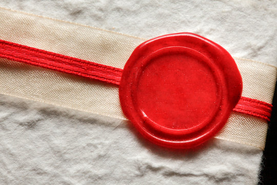 Sigillo rosso su lettera 