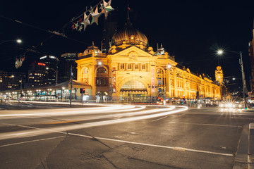 Fototapeta na wymiar Flinders street station Melbourne at night