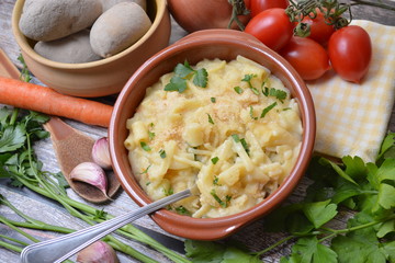 pasta con patate alla napoletana cibo italiano