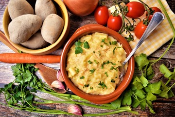 pasta con patate alla napoletana cibo italiano