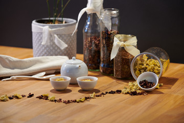 Obraz na płótnie Canvas Chrysanthemum tea in Chinese teapot cups; focus on tea