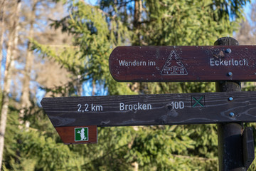 Wanderhinweisschild am Brocken