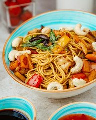 shrimp noodles with vegetables and white beans