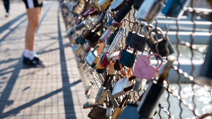 Obraz premium .padlocks for lovers. The tradition of hanging locks for a long relationship