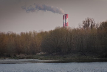 Kominy nad rzeką © Piotr