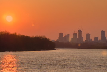 Zachód Słońca nad Wisłą w Warszawie