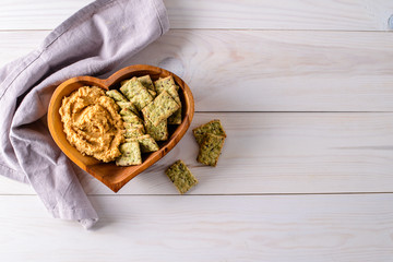 hummus and bread crackers healthy food