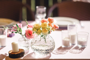 Obraz na płótnie Canvas restaurant festive table decor with flowers and candles
