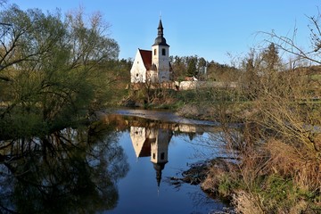 Obraz premium Old church at the confluence of rivers