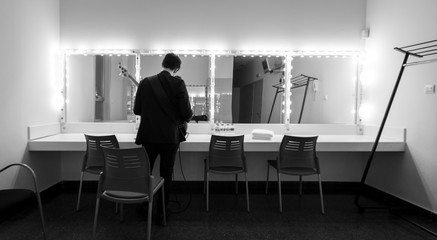 En el camerino antes de salir al escenario
