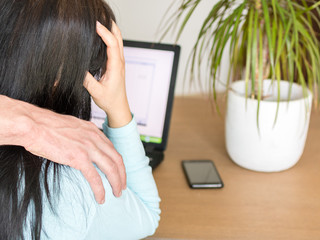 Femme harcelée au travail