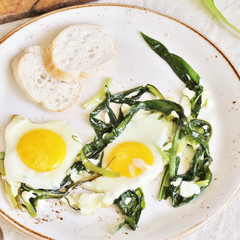 fried eggs with wild garlic as a shakshuka.