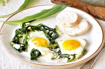 fried eggs with wild garlic as a shakshuka.