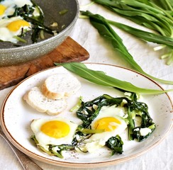 fried eggs with wild garlic as a shakshuka.