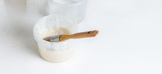  bucket with glue and a brush