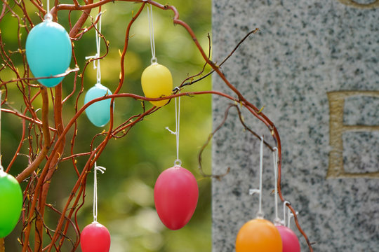 Osterstrauss auf Grab