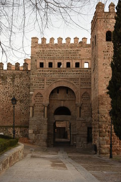 antigua puerta de visagra