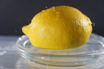 lemon in water