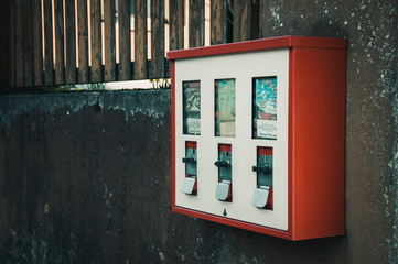 Chewing gum vending machine