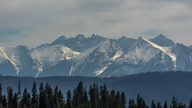 Panorama Tatr z Pienin Spiskich z G&oacute;ry Żar