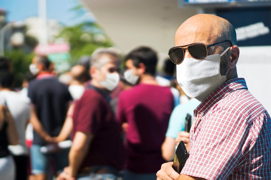 People Queue With Mask For Coronavirus  In Line Up , Draggle