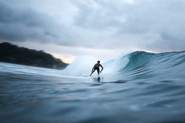 Man surfing in sea - obrazy, fototapety, plakaty