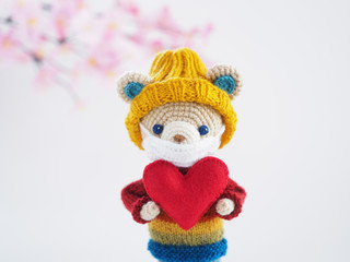 かわいい熊の編みぐるみ