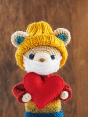 かわいい熊の編みぐるみ