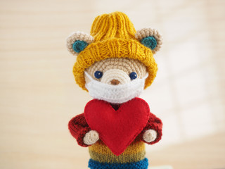 かわいい熊の編みぐるみ