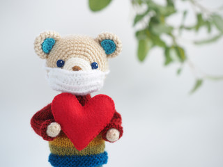 かわいい熊の編みぐるみ