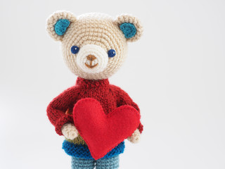 かわいい熊の編みぐるみ