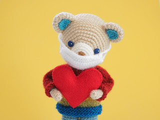 かわいい熊の編みぐるみ