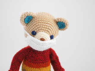 かわいい熊の編みぐるみ