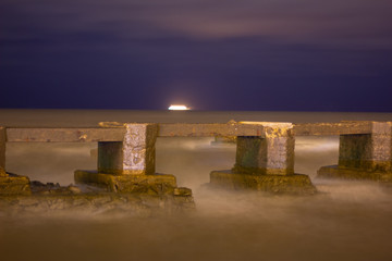 Obraz premium Old stone bridge at night, Rio da Prata