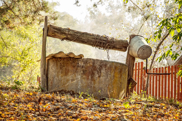 Stara studnia, jesienny krajobraz © arnoldes