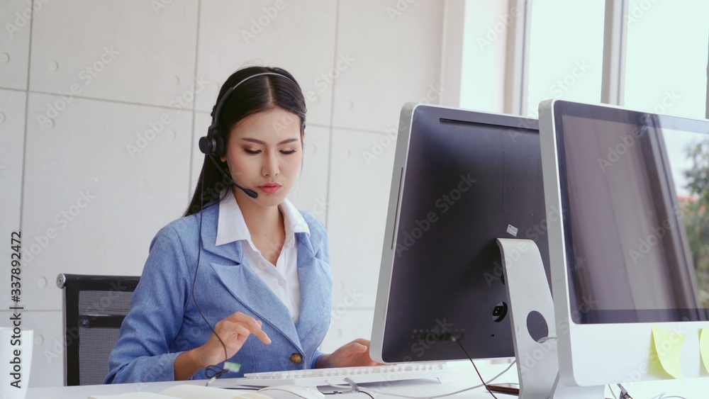 Aufkleber customer support agent or call center with headset works on desktop computer while supporting the cu