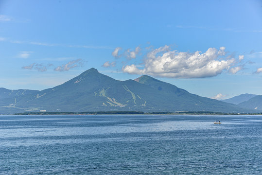 猪苗代湖と磐梯山
