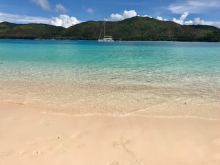 Plage des Seychelles. Océan indien. Une île paradisiaque. 