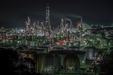 Fototapeta na wymiar 四日市の工場夜景