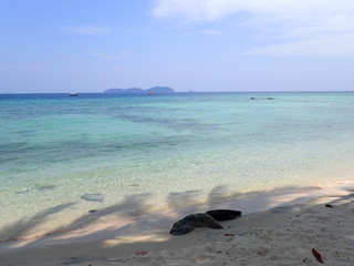 南の島の海と青空と白い砂