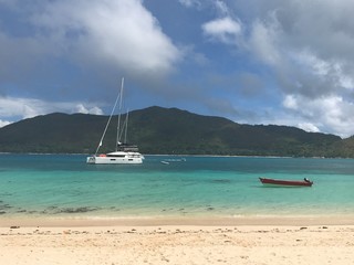 Plage des Seychelles. Oc&eacute;an indien. Une &icirc;le paradisiaque. 